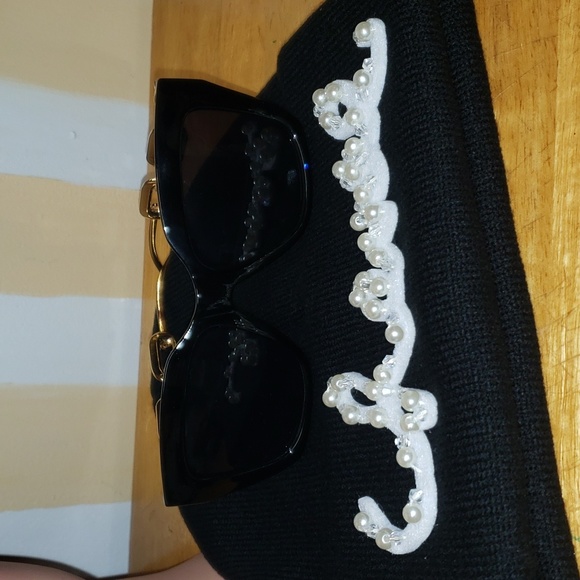 Fashion sunglasses and winter hat - Picture 7 of 13